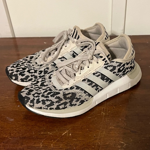 ADIDAS Swift Run X Womens Gray Leopard Shoes size 7.5 - Picture 2 of 9